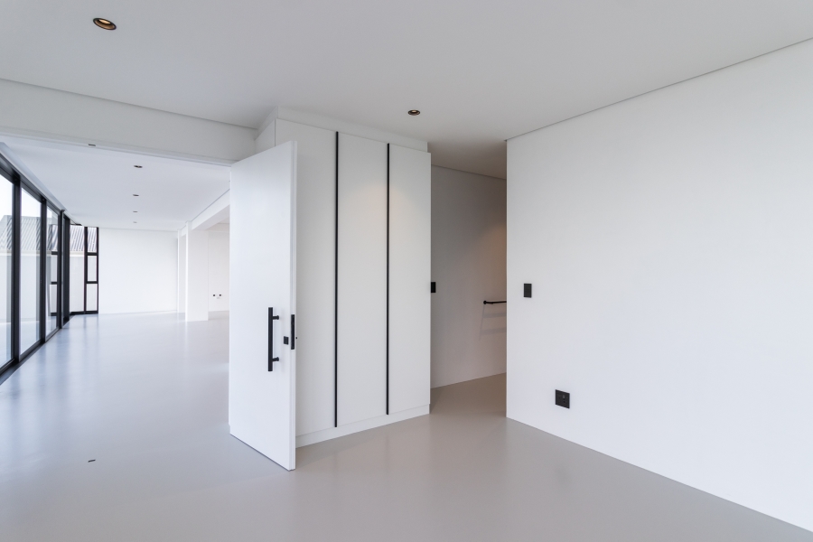 6 Bedroom Property for Sale in Yzerfontein Western Cape